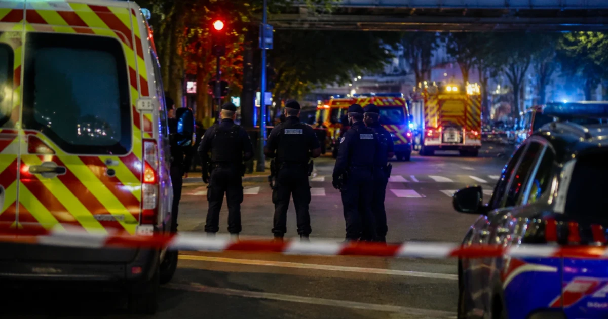 Paris police arrest man after knife attack wounds three women