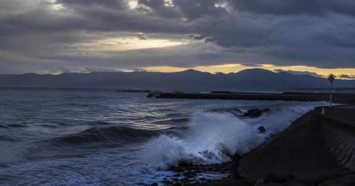Strong earthquake strikes Japan’s Kumamoto Prefecture, triggers tsunami warning