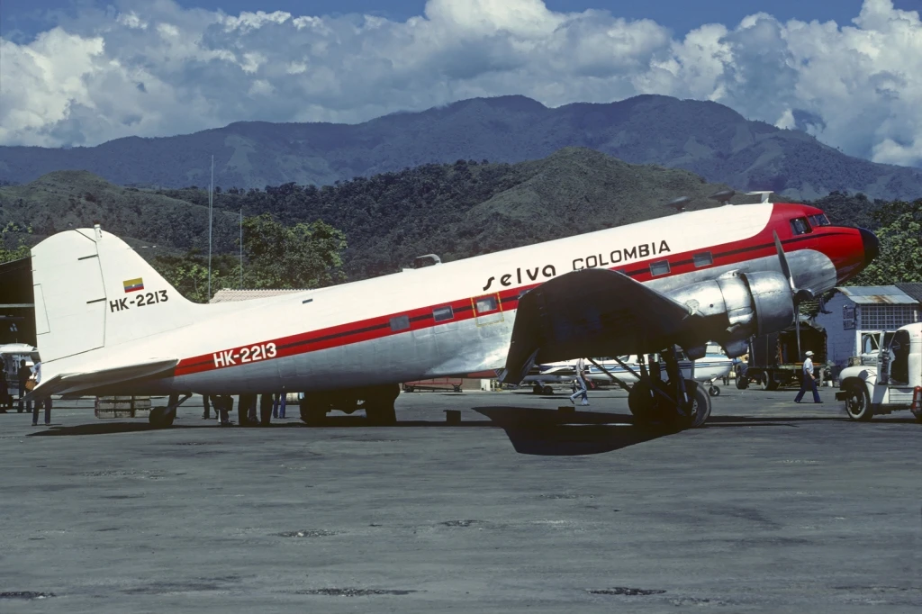 Douglas DC-3 — Wikimedia Commons