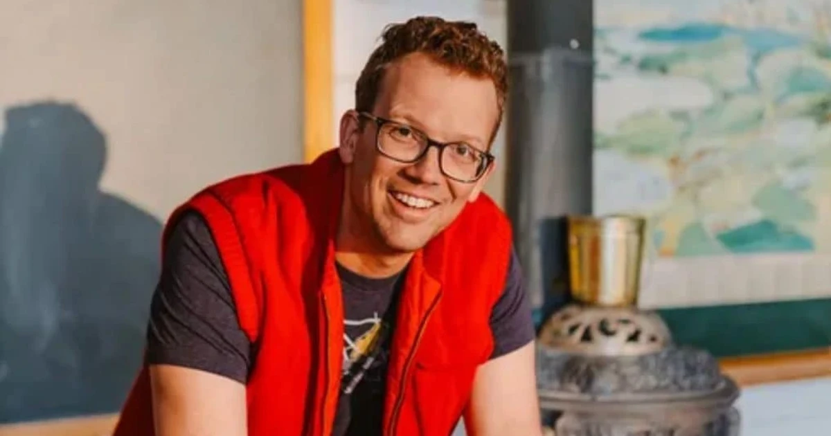 Hank Green apologizes for relying on AI research notes