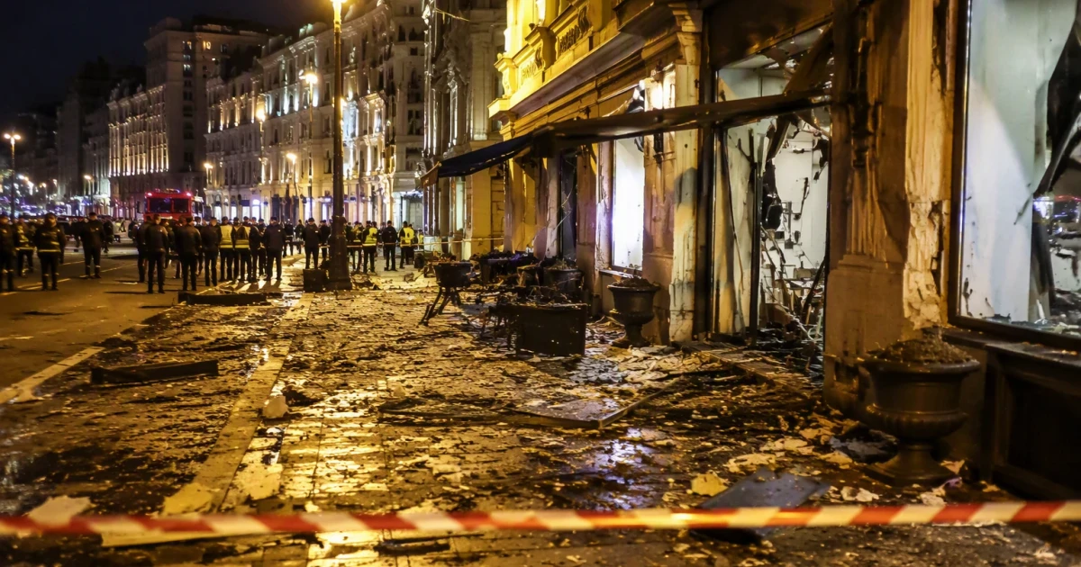Explosion in central Moscow kills 3, injures 21 near cafe