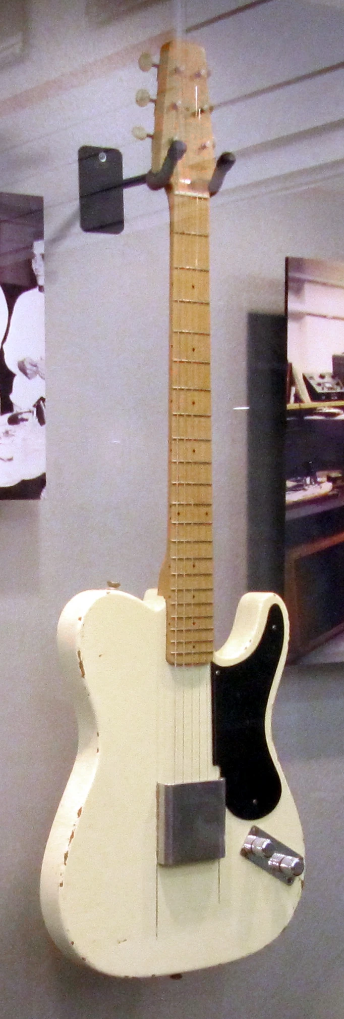 Fender — Wikimedia Commons