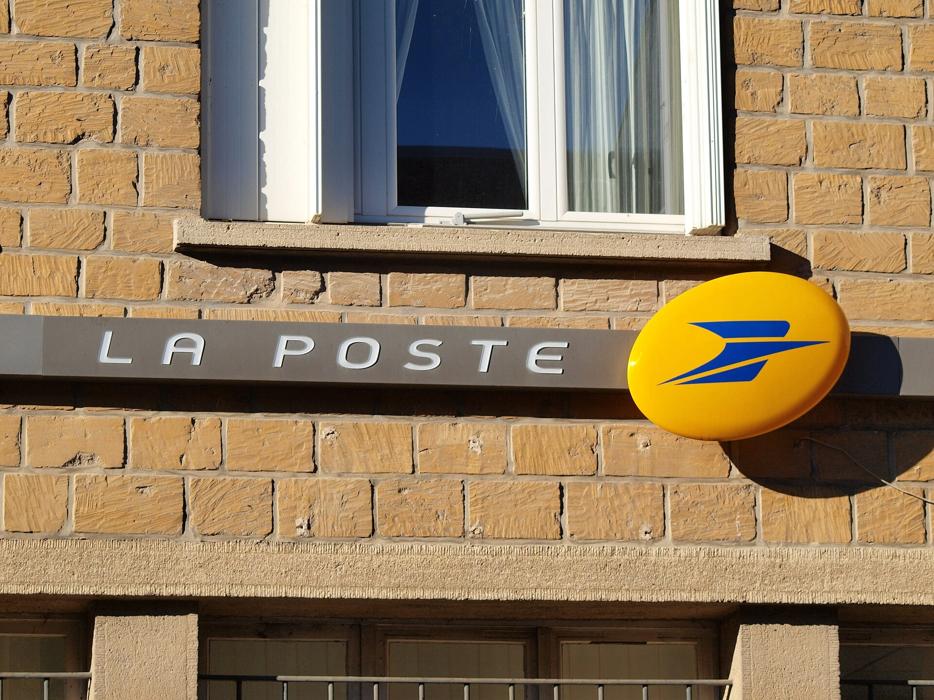 La Poste — Wikimedia Commons