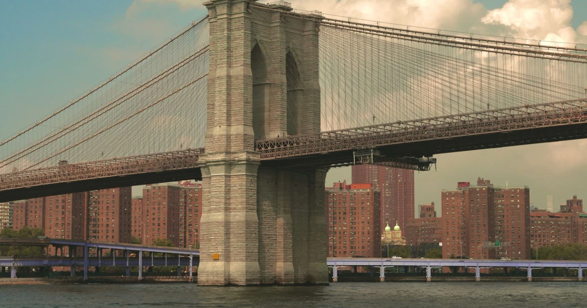 Man arrested after climbing Brooklyn Bridge and jumping into river