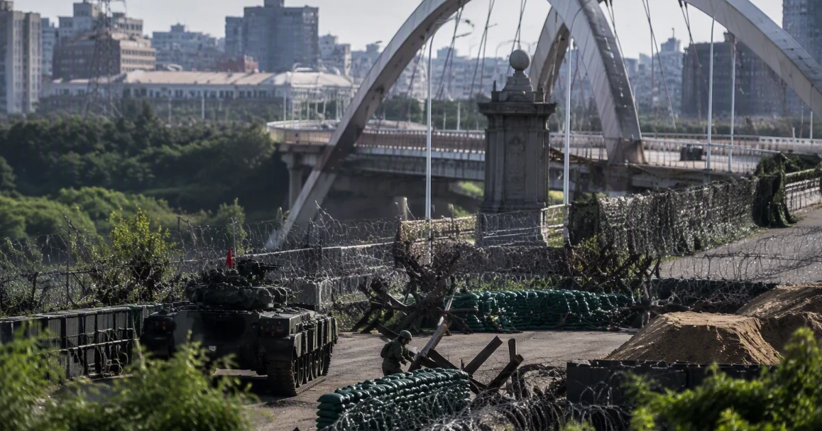 Taiwan drills defense of key Taipei bridge in Han Kuang exercise