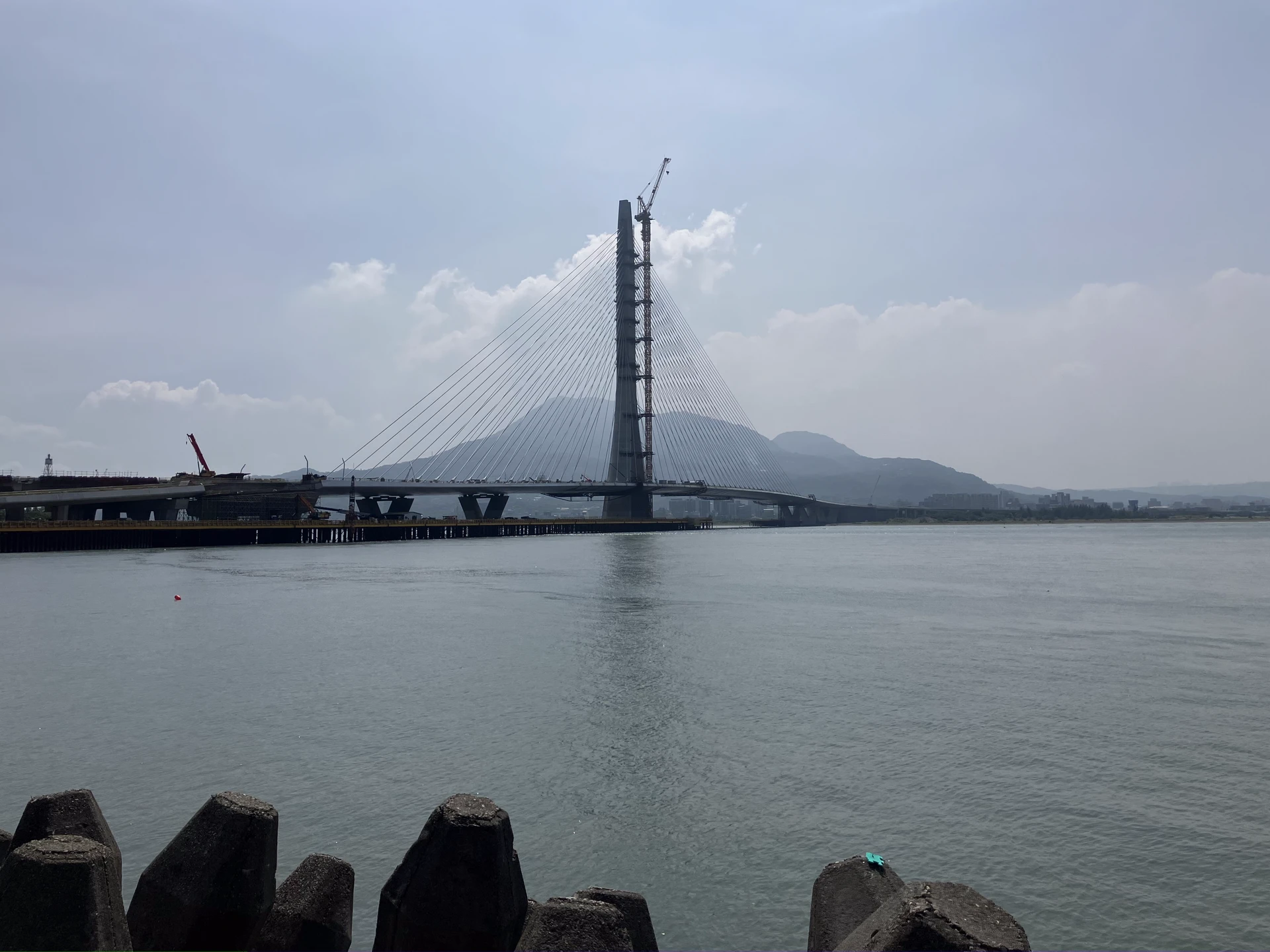 Danjiang Bridge — Wikimedia Commons