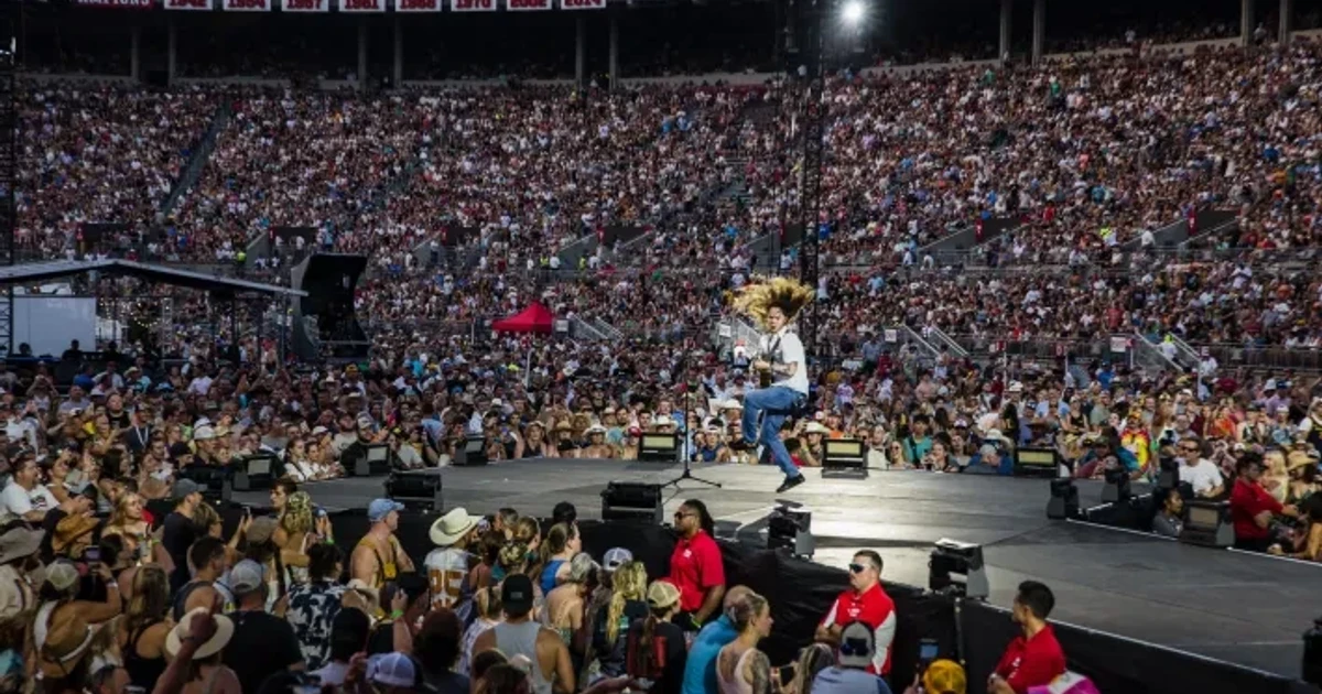 Billy Strings turns pain into arena-filling bluegrass stardom