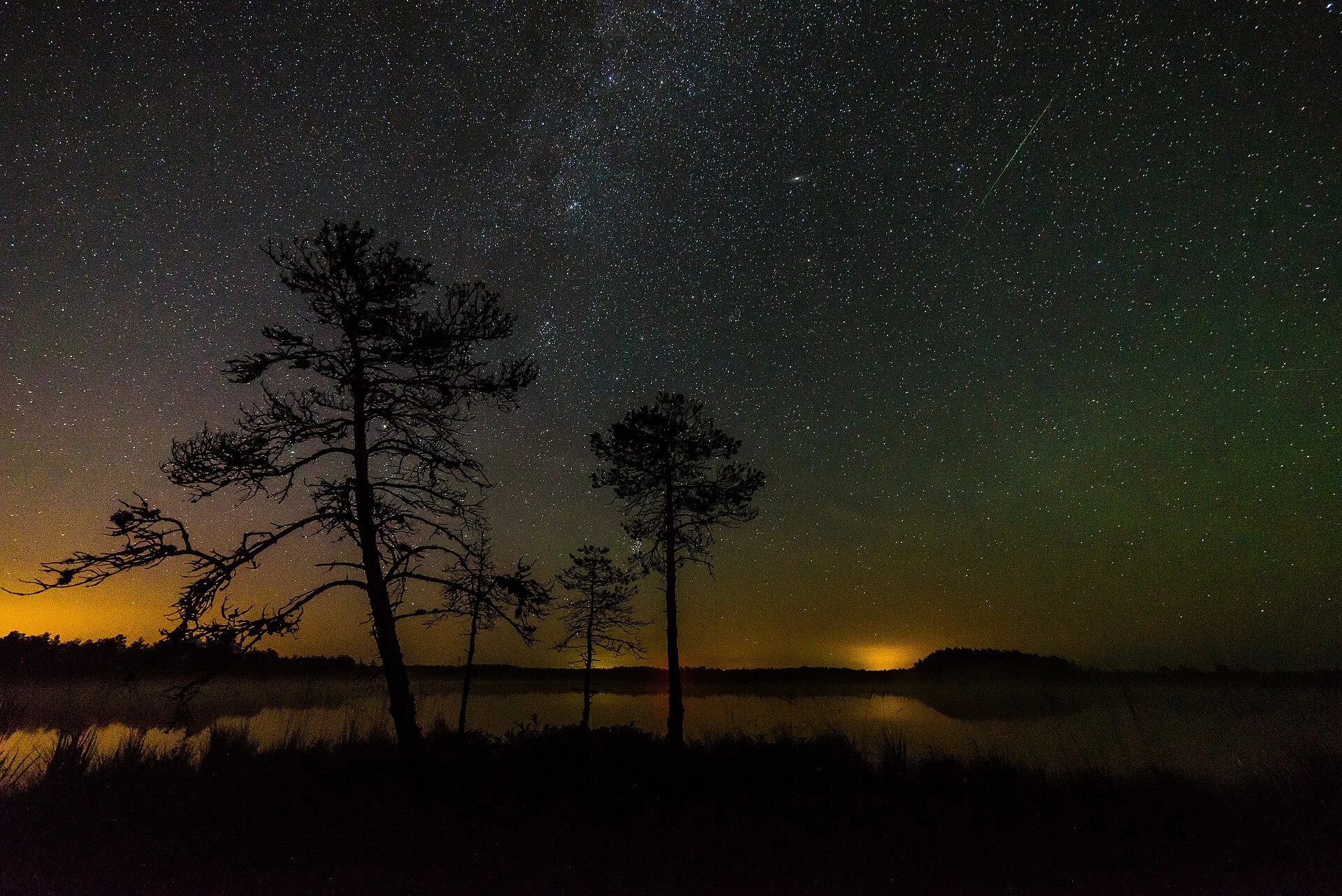 Perseid meteor shower — Wikimedia Commons