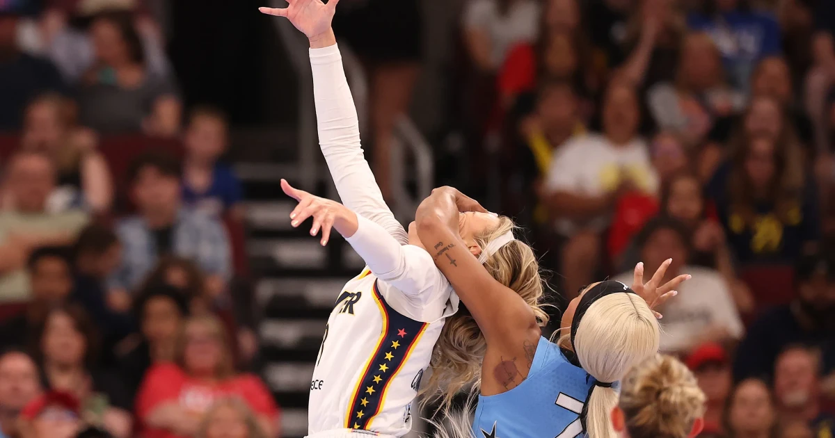 Carrington ejected for hard foul on Cunningham, then posts White privilege