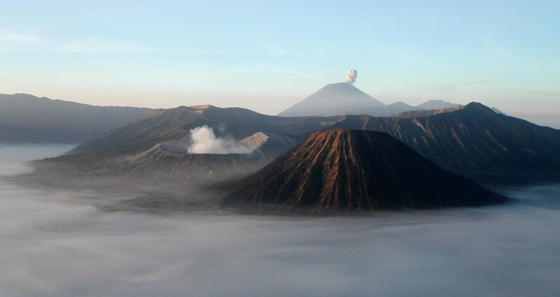Mount Bromo — Wikimedia Commons