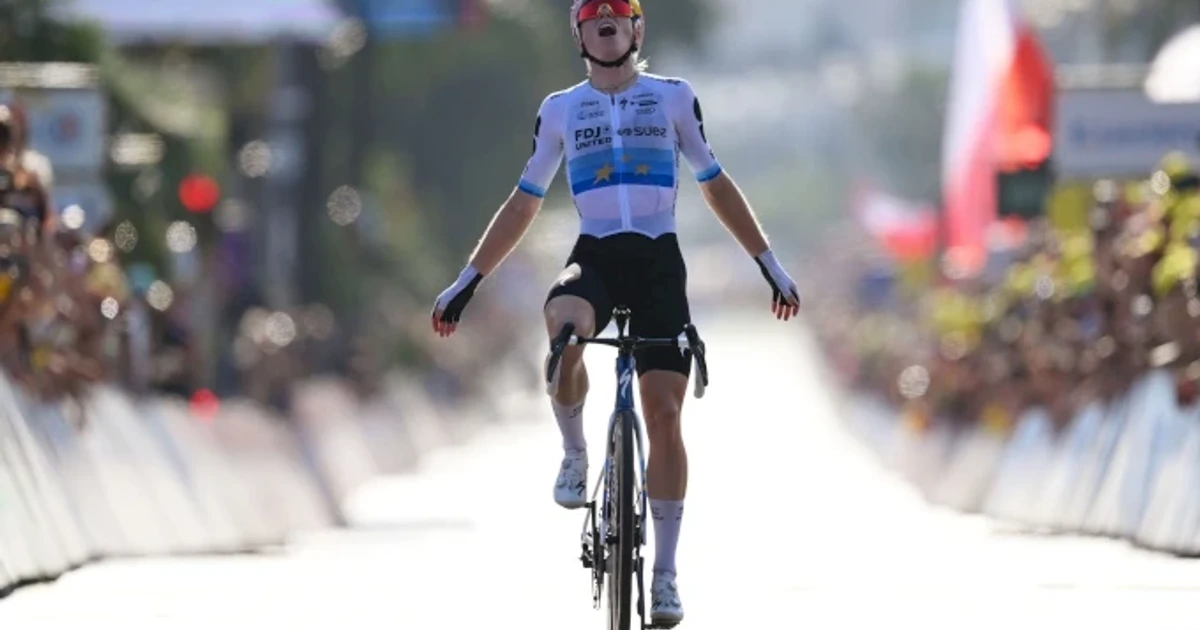 Demi Vollering takes Tour de France Femmes lead with stage eight win