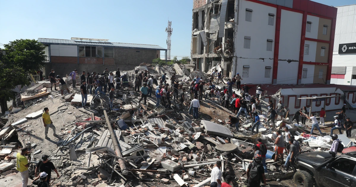 Magnitude 7.4 earthquake shakes Colombia, damages Bogotá and coastal towns
