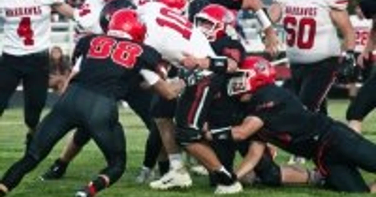 Quarterback move pays off for Warhawks