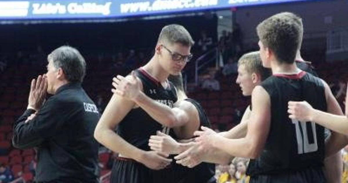 Warhawks play with heavy hearts, fall to third-place game