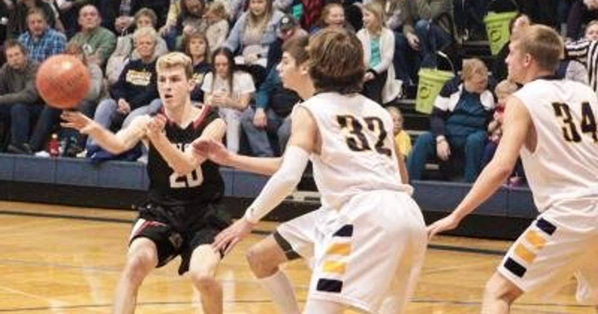 Strategy fizzles out for Bearcats against third-ranked Warhawks