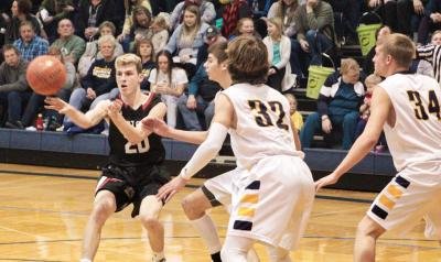 Strategy fizzles out for Bearcats against third-ranked Warhawks